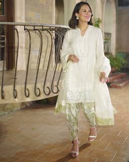 Nausheen Shah feet photo 15