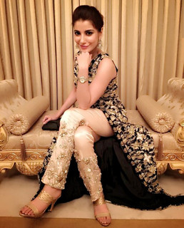 Navin Waqar feet photo 3