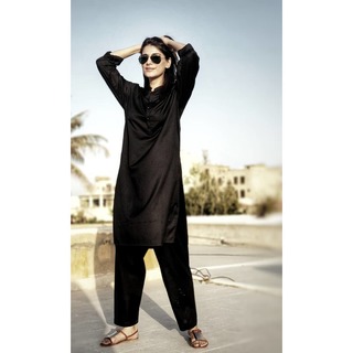 Navin Waqar feet photo 11