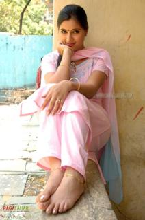 Navneet Kaur feet photo 2