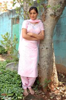 Navneet Kaur feet photo 3