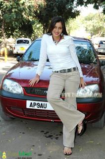 Navneet Kaur feet photo 11