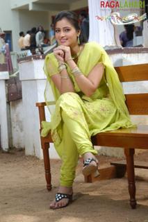 Navneet Kaur feet photo 10