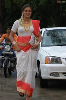 Navneet Kaur feet photo 5