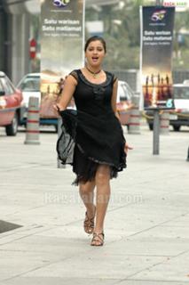 Navneet Kaur feet photo 4