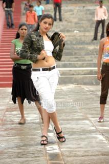 Navneet Kaur feet photo 14