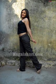 Navneet Kaur feet photo 5
