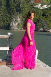 Navneet Kaur feet photo 20