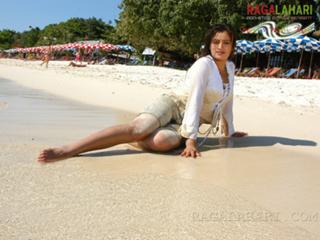Navneet Kaur feet photo 18
