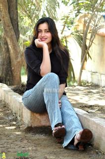 Navneet Kaur feet photo 15