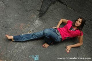 Navneet Kaur feet photo 13