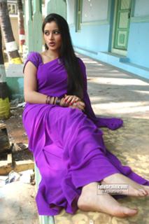 Navneet Kaur feet photo 12