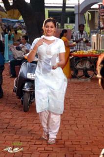 Navneet Kaur feet photo 9