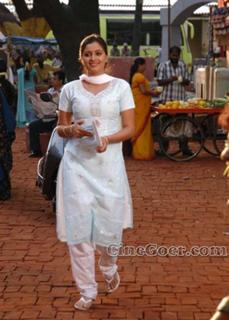 Navneet Kaur feet photo 8