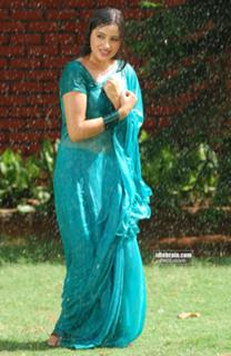 Navneet Kaur feet photo 9