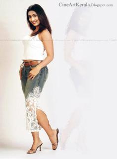 Navya Nair feet photo thumbnail