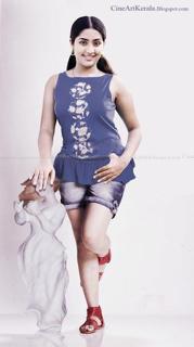 Navya Nair feet photo thumbnail