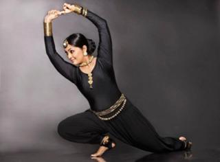 Navya Nair feet photo thumbnail