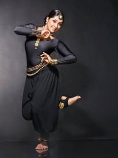 Navya Nair feet photo thumbnail