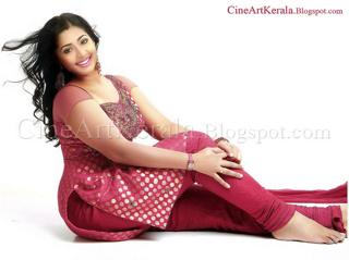 Navya Nair feet photo thumbnail