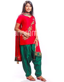 Navya Nair feet photo thumbnail