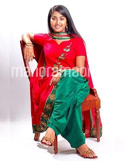 Navya Nair feet photo thumbnail