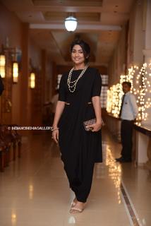 Navya Nair feet photo thumbnail