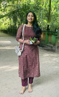 Navya Nair feet photo thumbnail