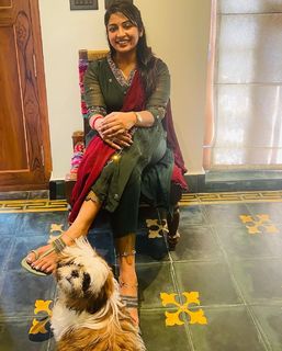 Navya Nair feet photo thumbnail