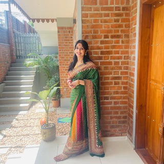 Navya Nair feet photo thumbnail