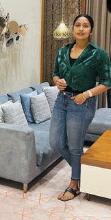 Navya Nair feet photo thumbnail