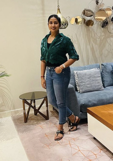 Navya Nair feet photo thumbnail