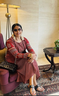 Navya Nair feet photo thumbnail
