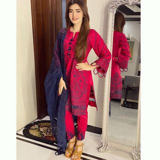 Nawal Saeed feet photo 12