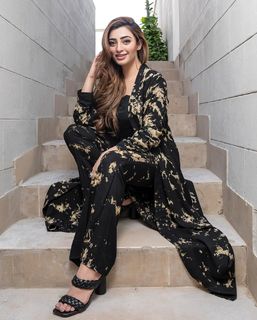 Nawal Saeed feet photo 11