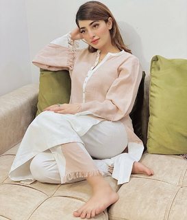 Nawal Saeed feet photo 14