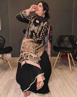 Nawal Saeed feet photo 10