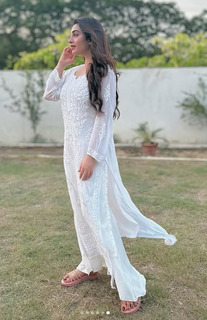 Nawal Saeed feet photo 2
