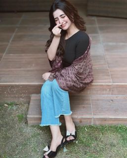 Nawal Saeed feet photo 15