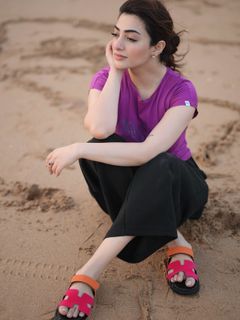 Nawal Saeed feet photo 4