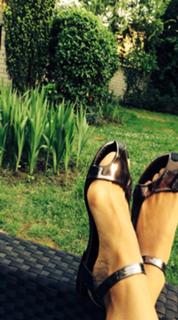 Nazan Eckes feet photo thumbnail