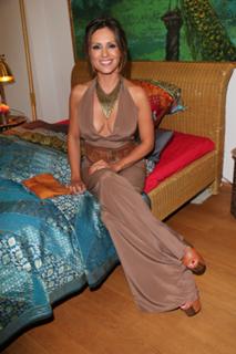 Nazan Eckes feet photo thumbnail