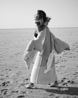 Nazan Eckes feet photo thumbnail
