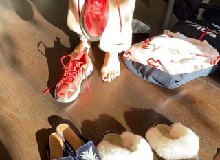 Nazan Eckes feet photo thumbnail