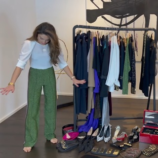 Nazan Eckes feet photo thumbnail