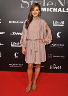 Nazan Eckes feet photo thumbnail