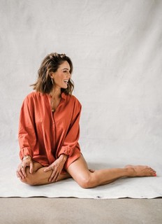Nazan Eckes feet photo thumbnail