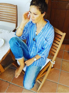 Nazan Eckes feet photo thumbnail
