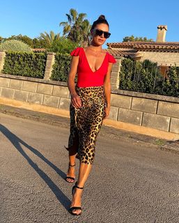 Nazan Eckes feet photo thumbnail