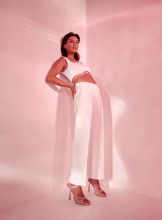 Nazan Eckes feet photo thumbnail